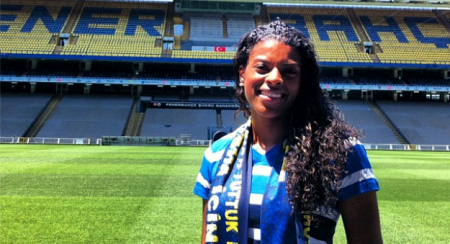 Garay se apresenta ao Fenerbahçe